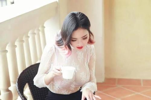 原来她就是岳云鹏的"铁锤妹妹"-曾在电影中上演一女战七男!