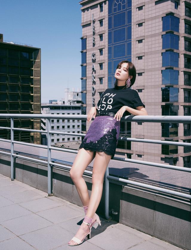 气质女王辛芷蕾利落短发搭配黑色运动服34岁宛若18岁少女