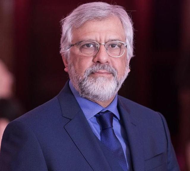 意外重逢英国医生患新冠被救主治医生竟是他20年前的心脏病人