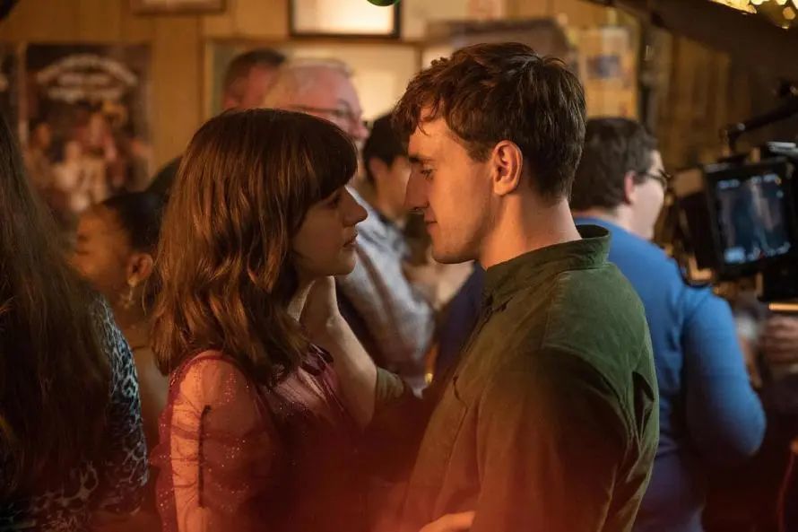 讲述普通人的爱情,这部最热英剧配得上8.9的高分