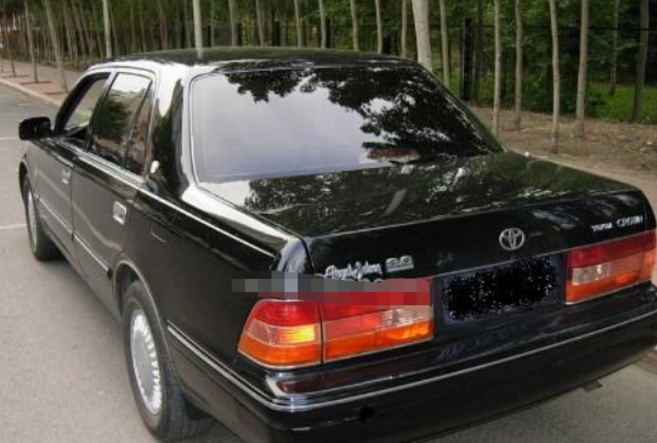 汽车年审奇闻98年产的丰田皇冠尾气检测一审就过关