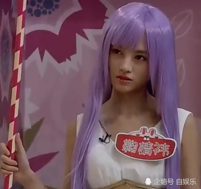 鞠婧祎cos雅典娜,失去了打光待遇,这腿部肤色认真的?