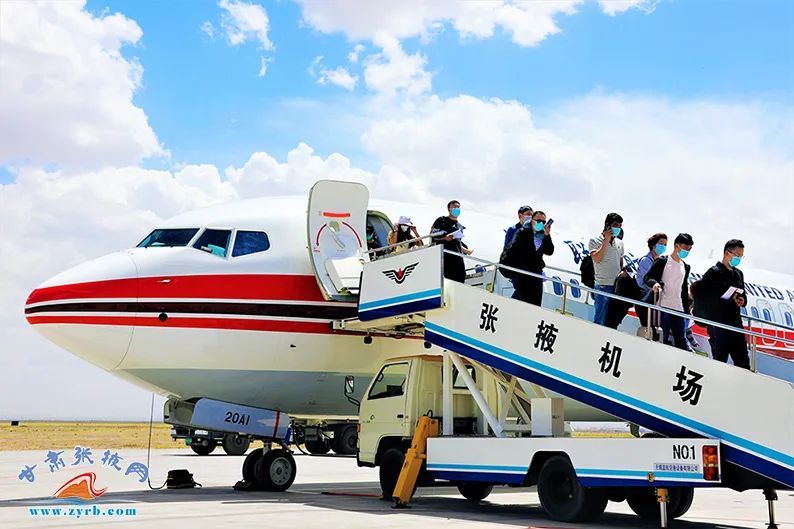 5月15日13点,满载乘客的联合航空公司波音73v中型客机由北京大兴机场