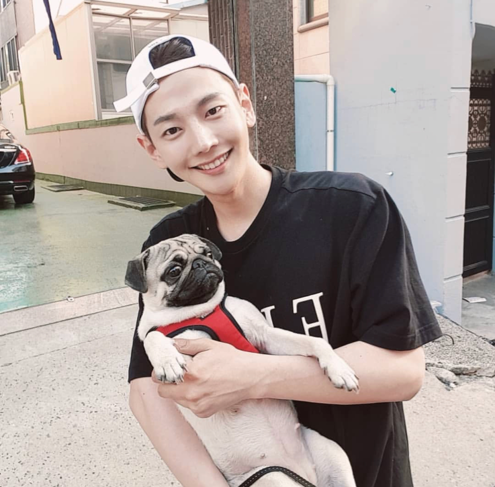 走好韩国新人演员朴志勋患胃癌病世年仅32岁葬礼今天举行