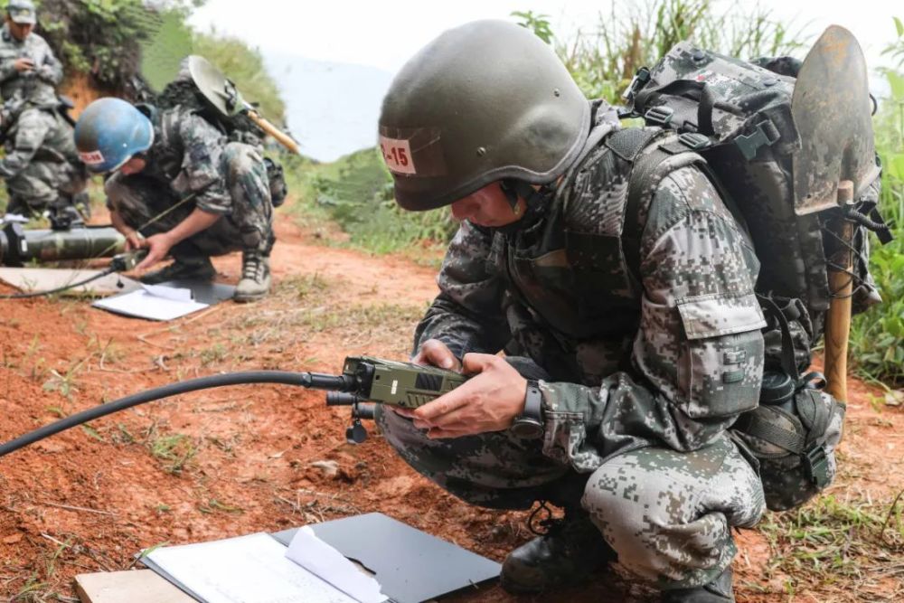 单兵单装轮番上阵战力考核燃爆校场