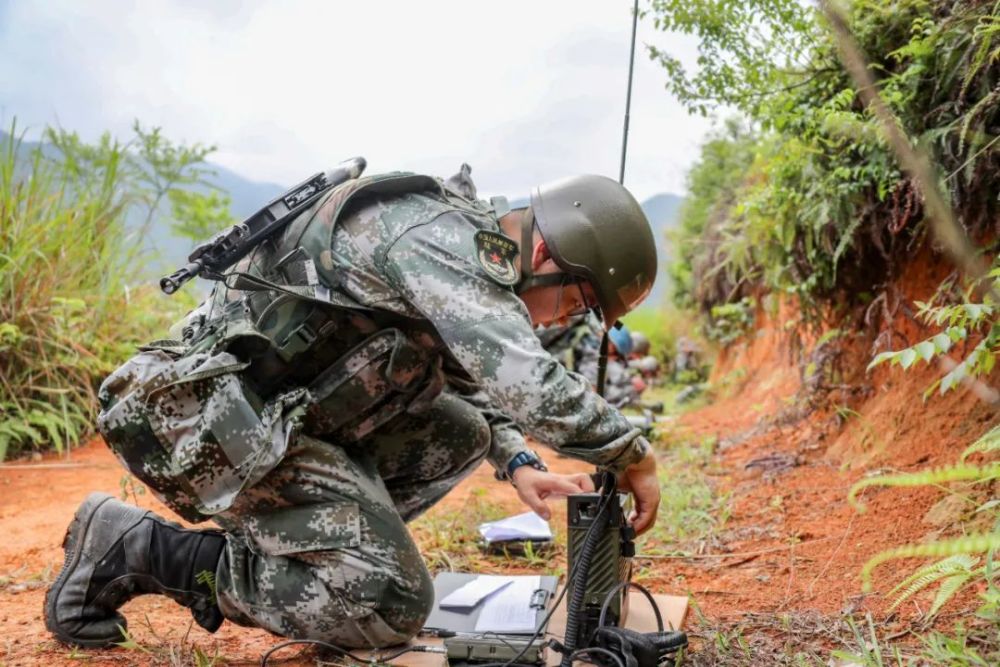 单兵单装轮番上阵战力考核燃爆校场