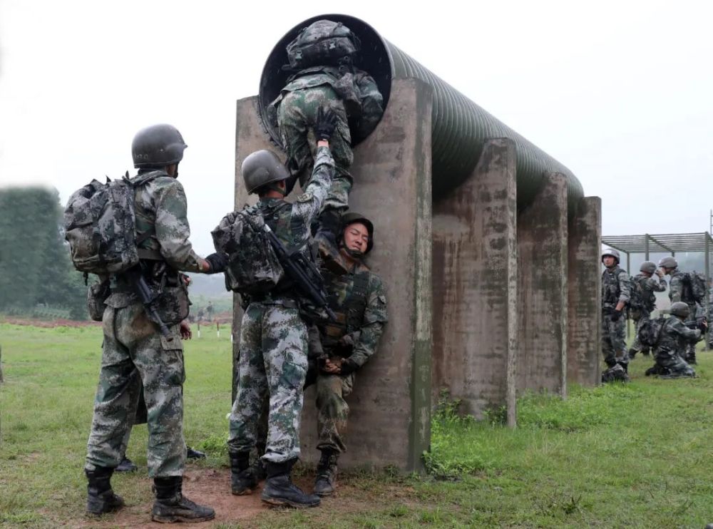 单兵单装轮番上阵战力考核燃爆校场