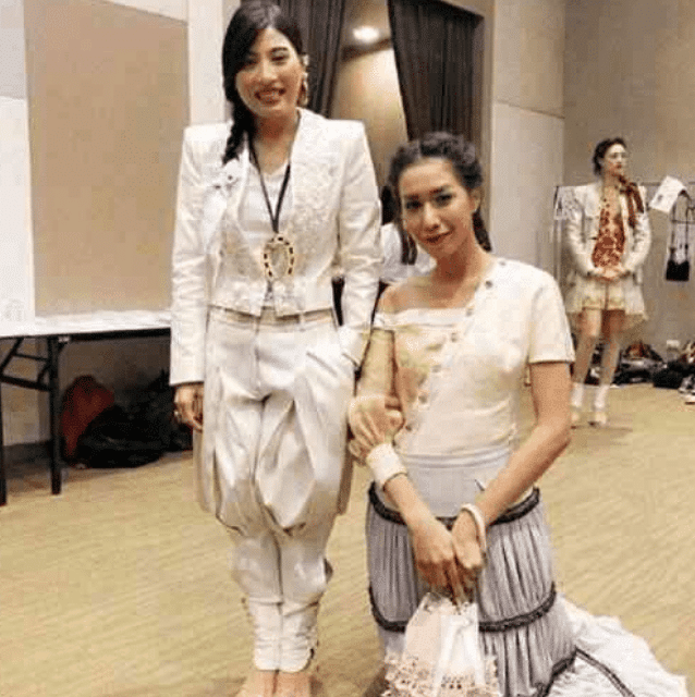 跟泰国公主合照必须下跪?李连杰选择单膝,范冰冰气场全开!_腾讯新闻