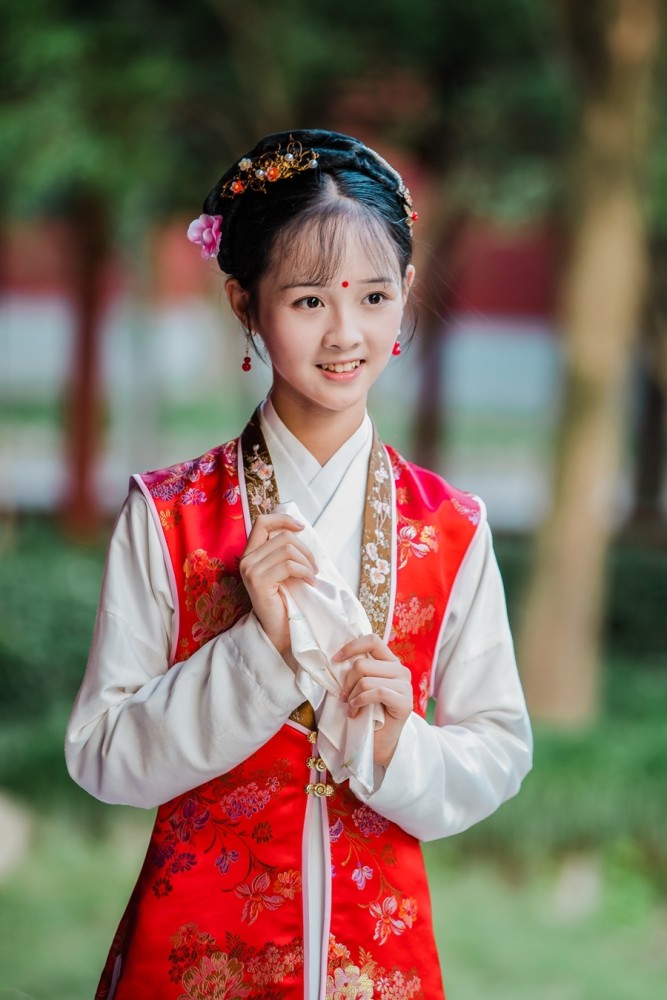 从小戏骨与天真派红楼梦看古典文学的改编与传播