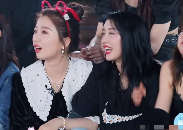 不容易虞书欣赵小棠为避争议嫌台上无交集私下却形影不离