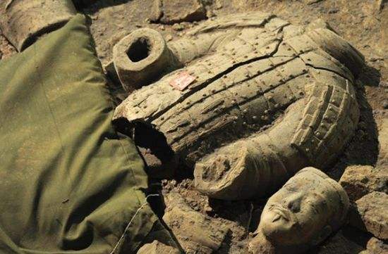 兵马俑出土一尊"特种兵"俑,长着一张神秘绿脸,曾被估值上亿