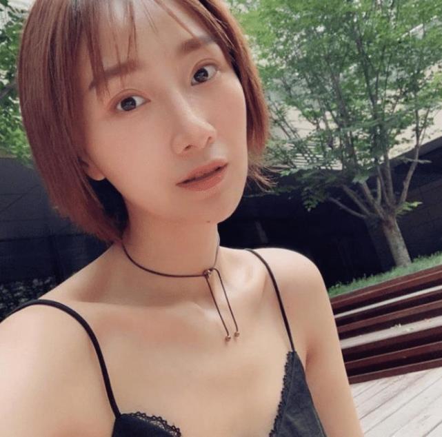 有种"整容"叫做十年后的慕容云朵,穿上吊带的时候,网友:心动了