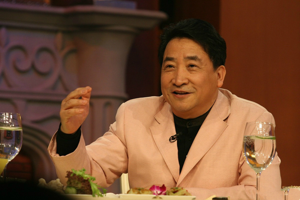 姜昆是怎么出名的一靠时代优势二靠梁左续命三靠有个好师父