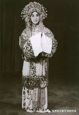 李玉芙,郭正秋,王婉华,薛亚萍,李近秋,李兰荪,王金娥,温如华,杨淑蕊