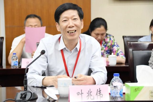 叶兆伟指出,此次在凤凰一路走,一路看,凤凰的美丽乡村建设给他留下了