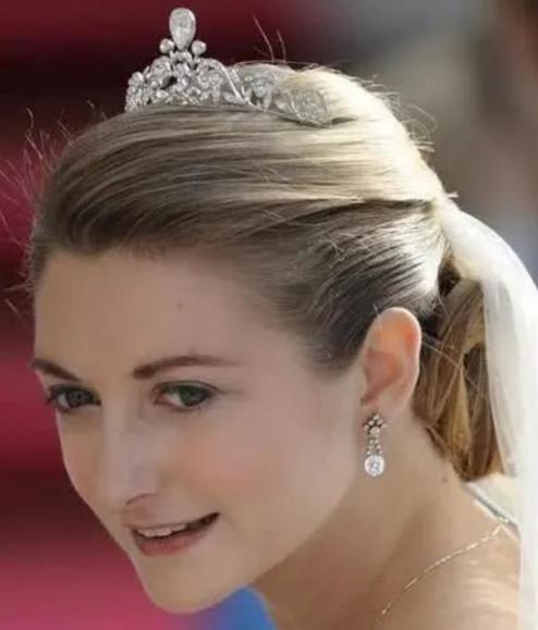 36岁卢森堡王妃喜得贵子小王子脸蛋圆圆像妈妈