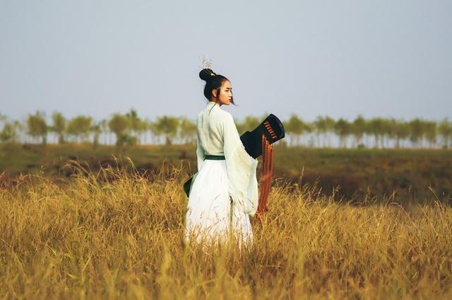李白|这位三流诗人被与李白并列，有首诗衍生一个成语，我们常挂在嘴边