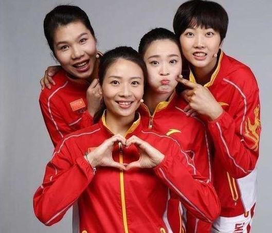 惠若琪故宫游玩大秀好身材魏秋月参加活动手上玉镯太抢镜