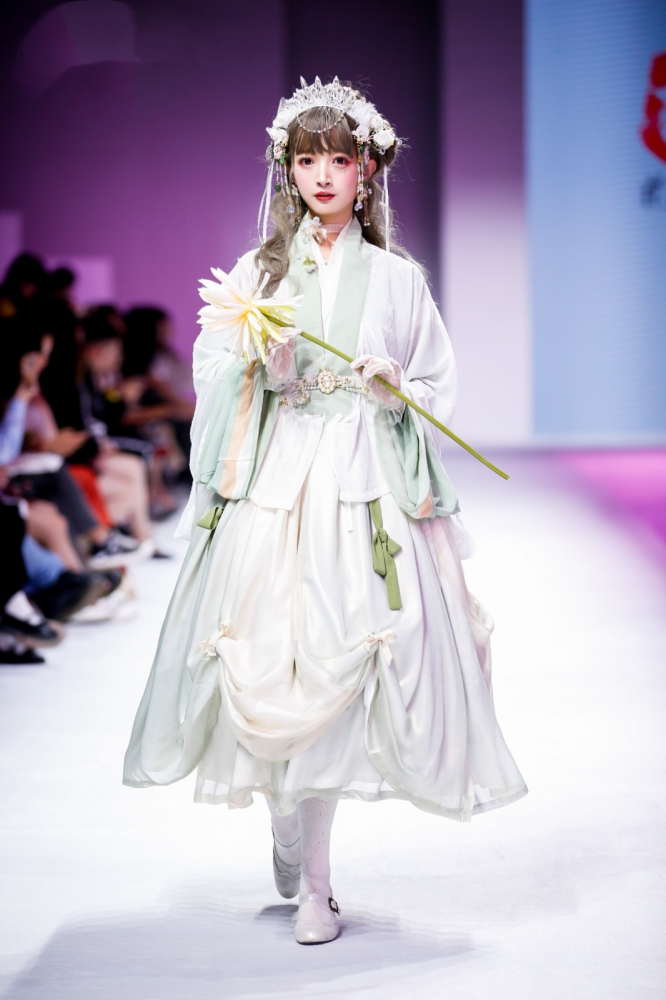 晋制汉服并不算正统晋制而是魏晋风古装晋制风格是多变的