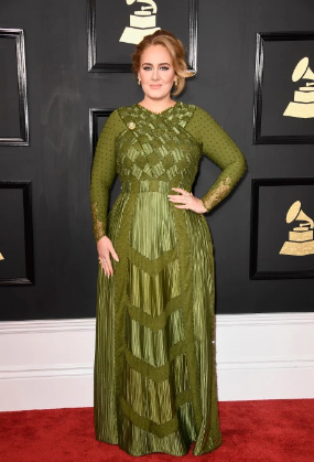 阿黛尔暴瘦近90斤后仍坚持健身每日一餐网友称其瘦身之后略显老态