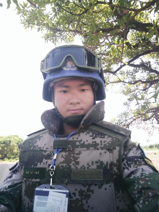李磊维和战场上的英雄战士