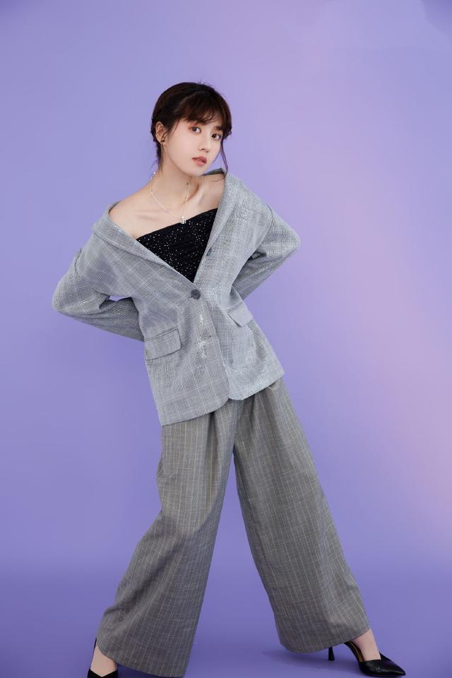 《暖暖请多指教》开播啦,短发女孩李凯馨很百变,混搭西服超甜美