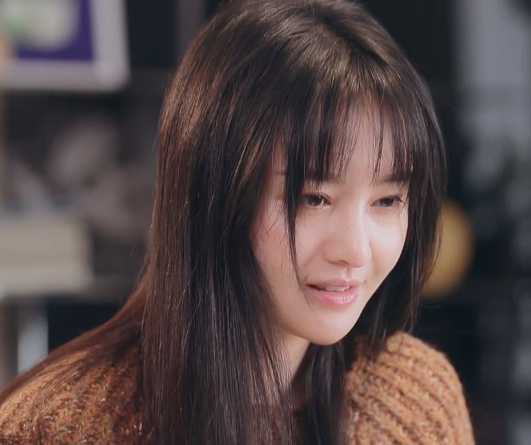 郑爽新节目开播节目组却忘记开美颜这脸上出油的效果太真实了