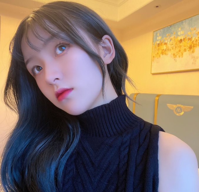 分手后允恩尝试"女团妆",颜值不输《青你》人气选手,想捧你出道