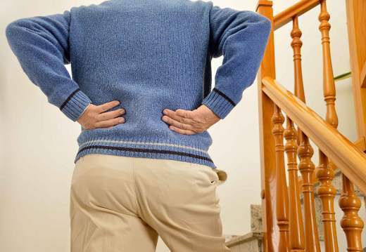 腰椎出现哪些症状长期腰痛患者常下腰及骶部痛,并伴有发酸的感觉.