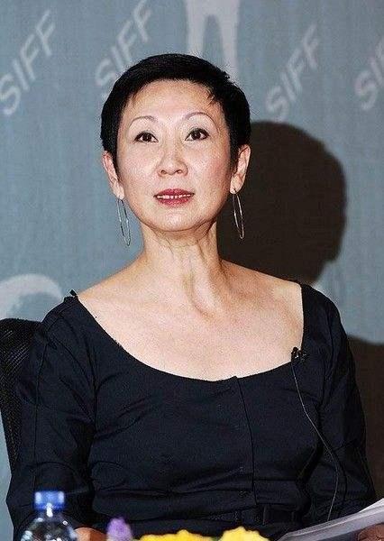 徐克女友罕见秀钻戒,曾和施南生相恋30年,为何选择和助理在一起