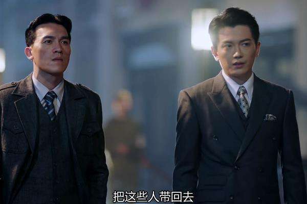 《秋蝉》蓝豹的三重身份和双面间谍,背叛是其唯一的筹码