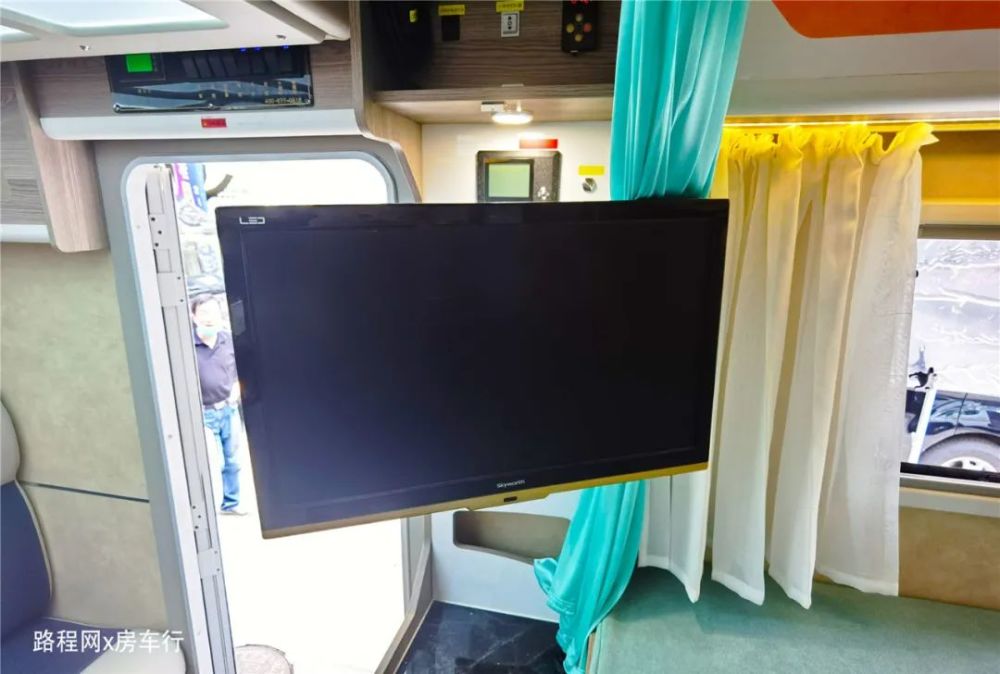 15房车展销季:34.8w的舜宇依维柯t型房车,大空间巧利用,可住5人