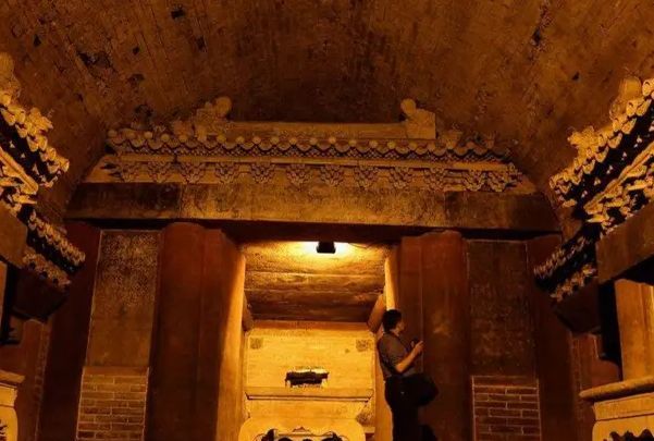 南京发现朱元璋女儿墓进入墓中发现有活人住了37年怎么回事