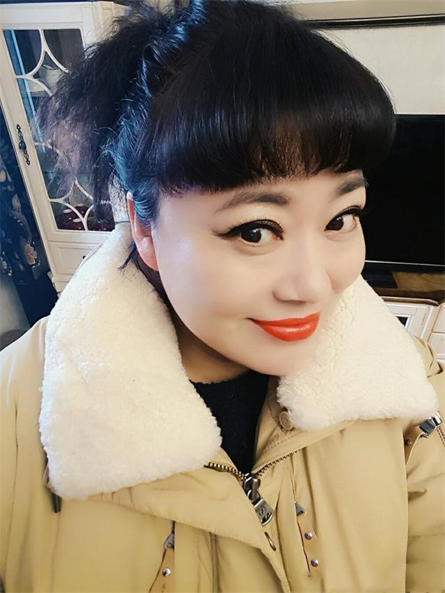 容颜不出众又年近50岁,结过婚生过娃,李菁菁为何让90后老公着迷