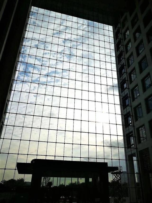 浅议远东宏信广场的建筑风格