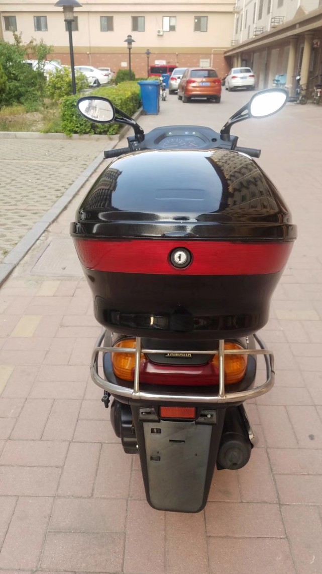 经典摩托车系列.雅马哈凌鹰125 九十年代最好踏板车之一