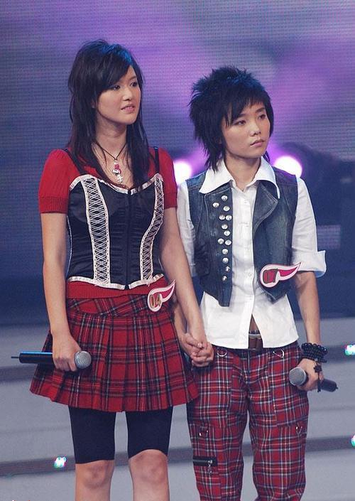 许飞虽然情商备受争议,穿衣却美爆,她的简约气质穿搭借鉴度满分