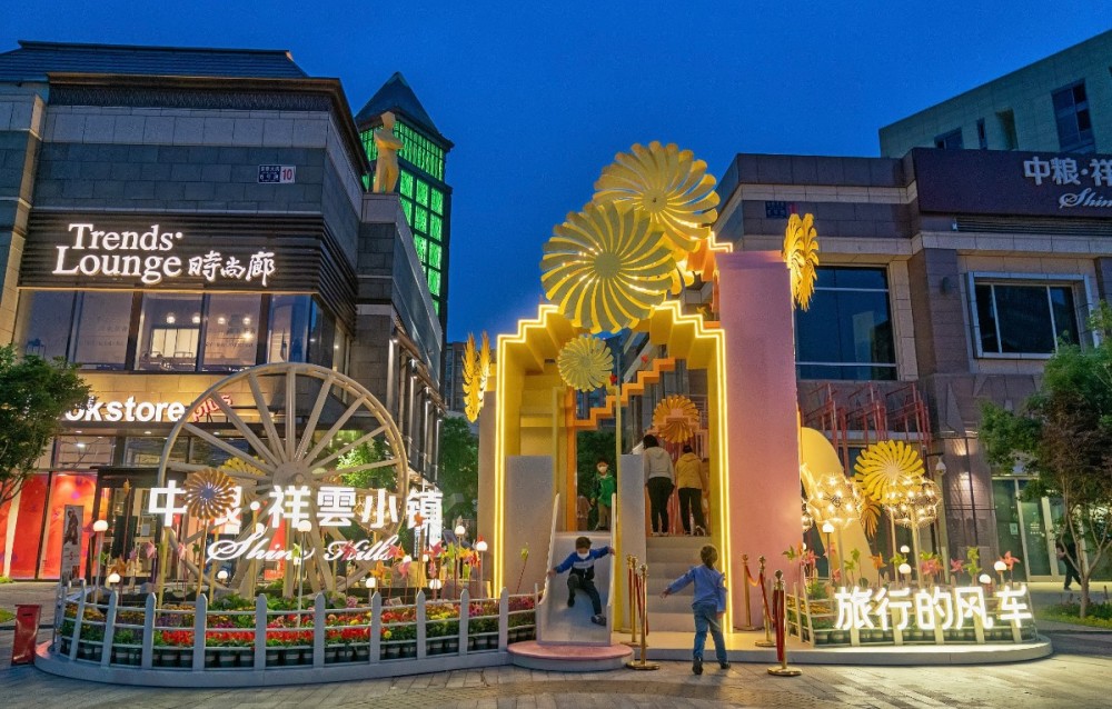 露天电影 街头演出 顺义祥云小镇 重启 夜经济 腾讯新闻