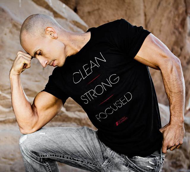 弗兰克第一次接触街头健身式,就爱上了那种拉动自己身体的一股神奇