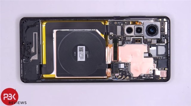 摩托罗拉edge拆解铝制中框内部有大量铜