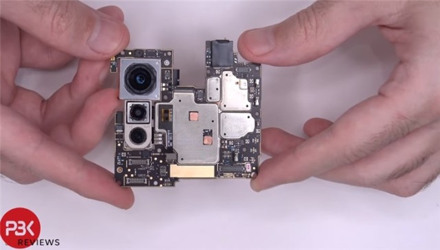 摩托罗拉edge拆解铝制中框内部有大量铜