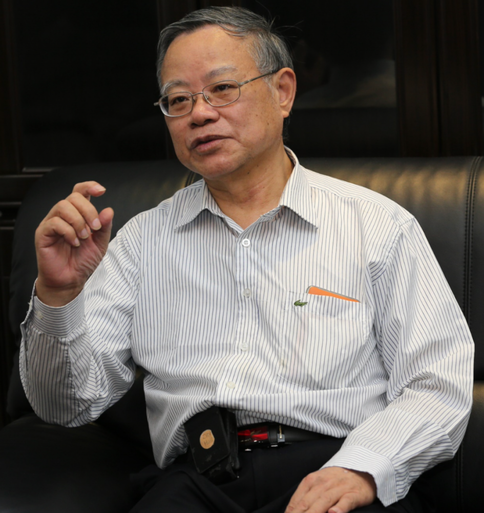 几乎每户杭州人家用过的小灵通,就出自他的科幻小说