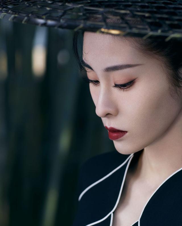 张碧晨晒美照变化多样风格迥异难怪冯轲会签她,张靓颖望尘莫及