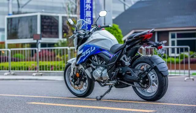 此次kp350的造型一改力帆以往稳重的风格,整体造型非常的犀利动感