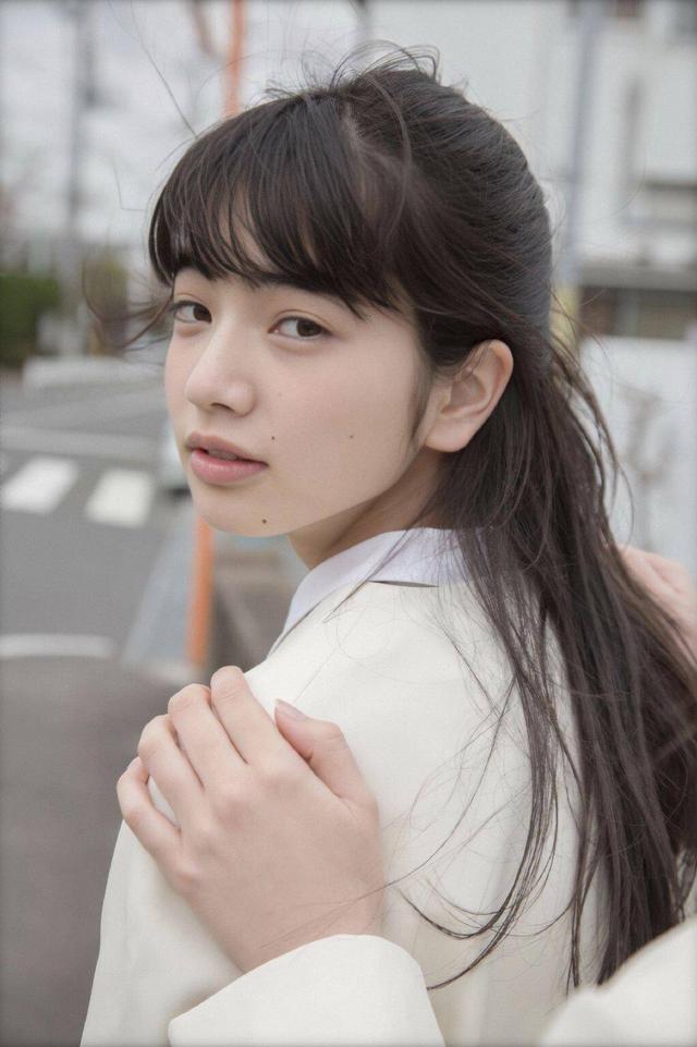 小松菜奈时尚校服穿搭 清纯面孔与笑容 如放学后的气质中学女孩 小松菜奈 日本 娱乐