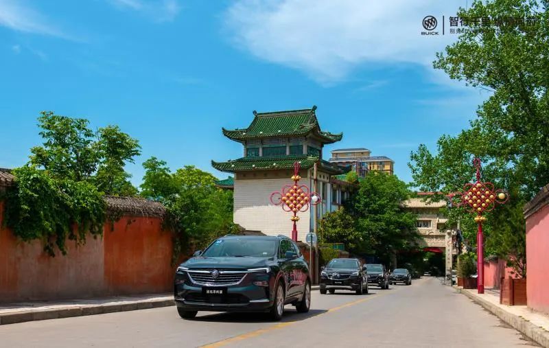 紧凑,使得弯道支撑更有力量的同时,指向也更精准,转弯半径也小了很多