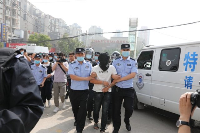两起特大黄金首饰盗窃案接连发生郑州警方不到60小时快速破案