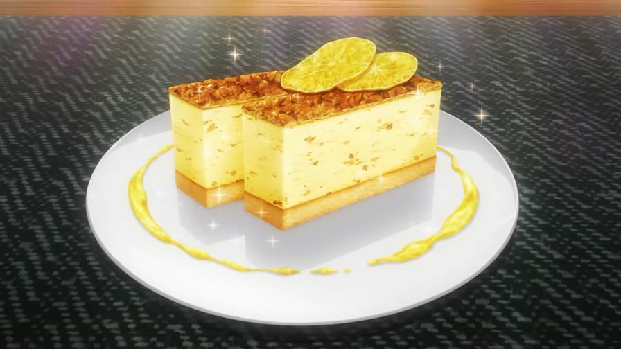 "雪藏蛋糕"由铺上焦糖果仁的表层,用蛋白糖和鲜奶油做成的冰淇淋层