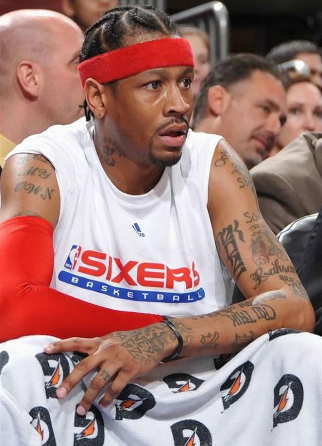 科比纹身表忠心詹皇纹天选之子乔丹是没纹身还是伤疤