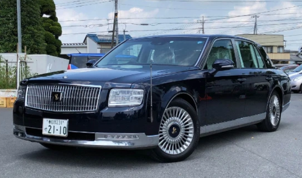 "不怕大众带字母,就怕丰田车尾有凤凰",跑到这种车,尽快远离